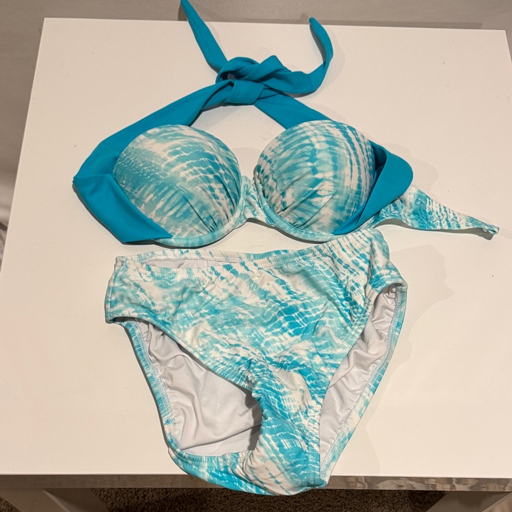 VENUS Aqua and White Bikini Top
